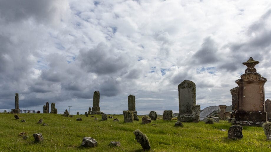 Grabsteine auf dem Balemartin Friedhof