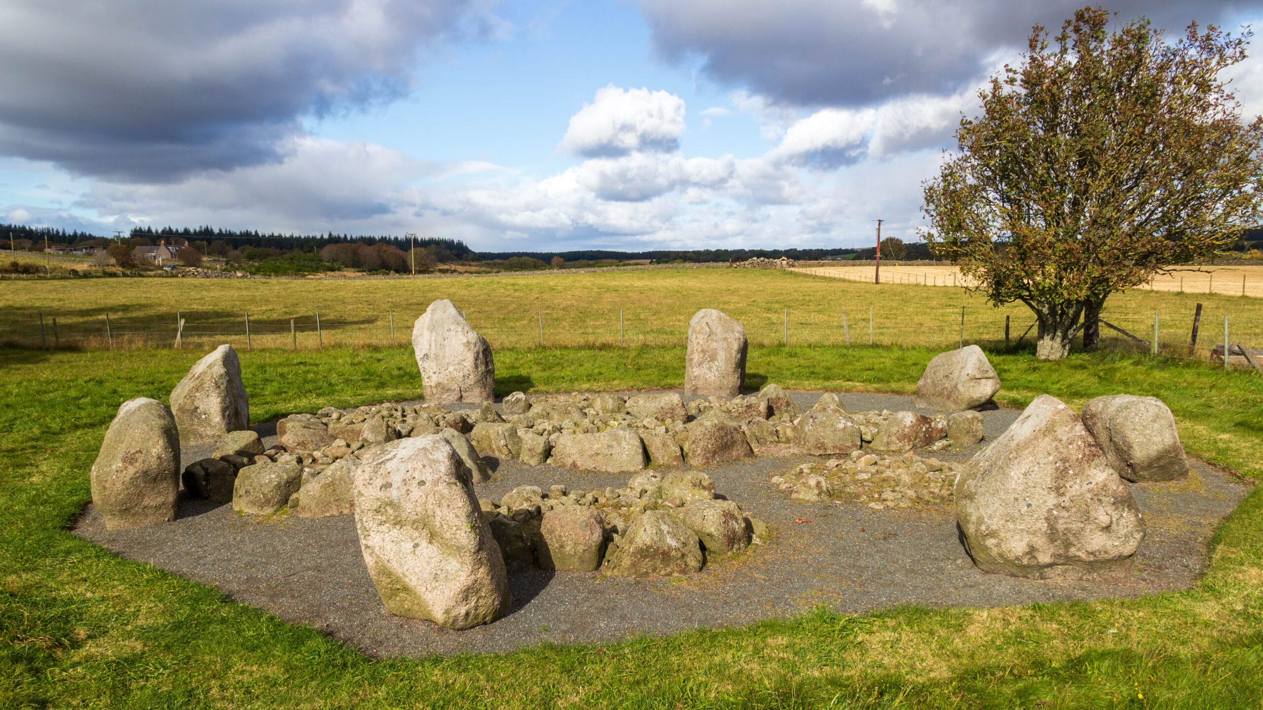 Blick von etwas weiter oben auf den Cullerlie Steinkreis